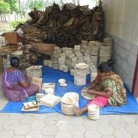 எங்களிடம் பாக்கு மட்டை தட்டு பேப்பர் பிளேட் தயார் செய்யும் இயந்திரம் கிடைக்கும் 