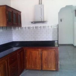 தனிவீடு கட்டித்தரப்படும் சூப்பர் மார்க்கெட் ஆகியவை மிக அருகில் 